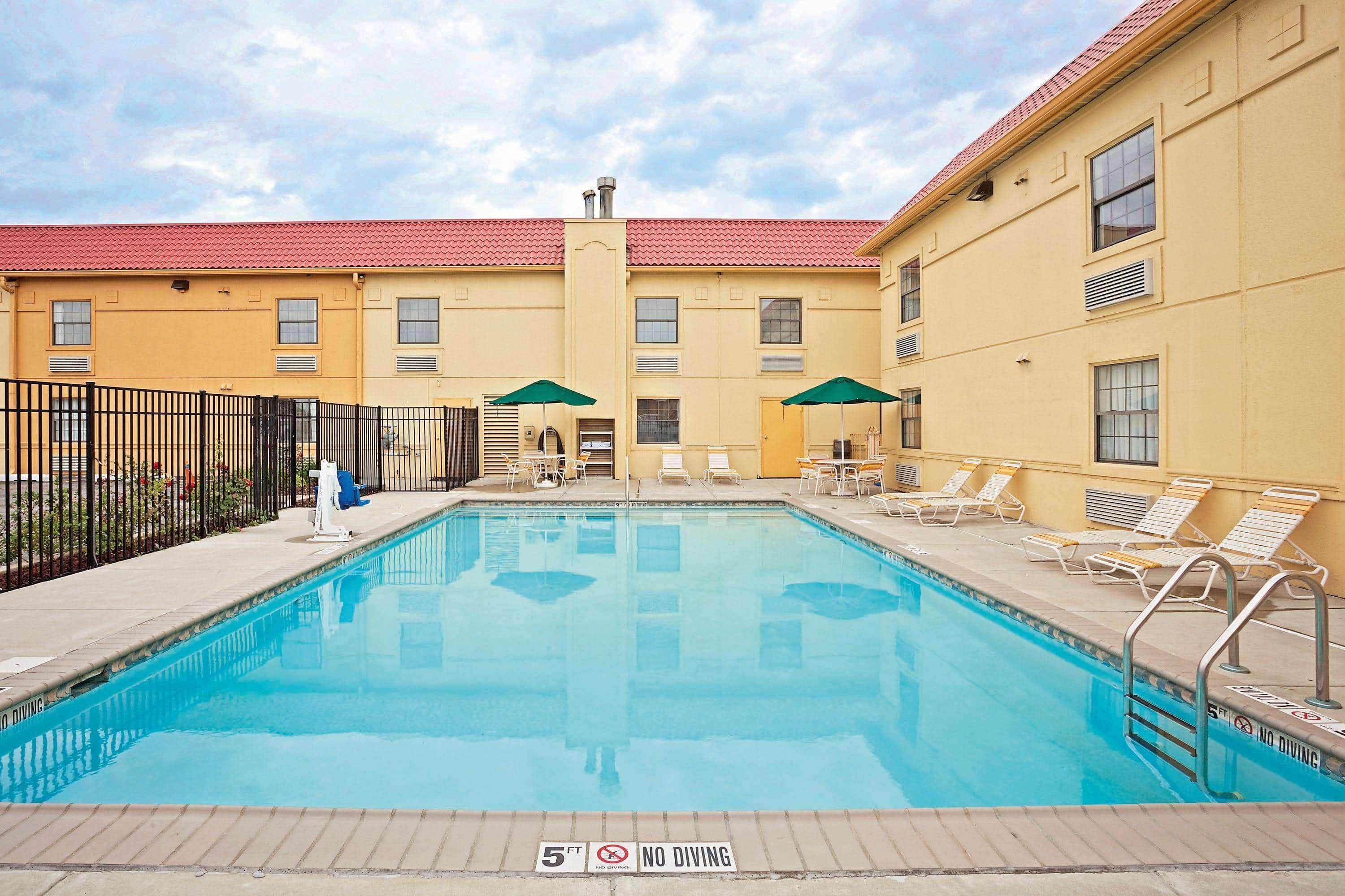 La Quinta Inn By Wyndham Merrillville Exteriér fotografie